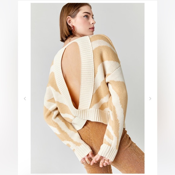 New Francesca’s Naya Open Back Zebra Spring Fall Sweater - Picture 3 of 6